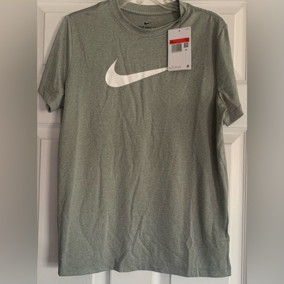 New with Tags Nike Boys T-shirt grey Size Large - Picture 1 of 2